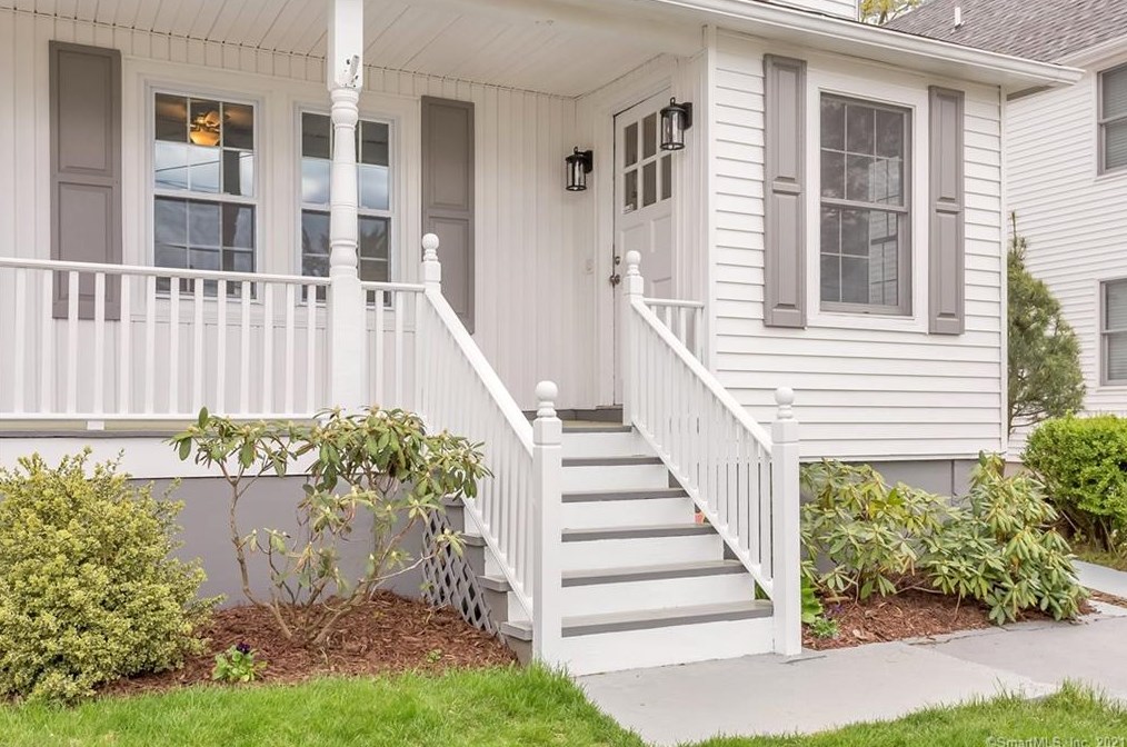 35 Wakemore St, Tokeneke, CT 06820-2411