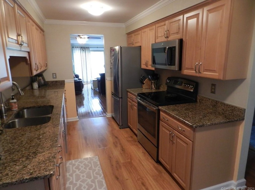 20 Happy Hollow Cir #c, Stratford, CT 06614