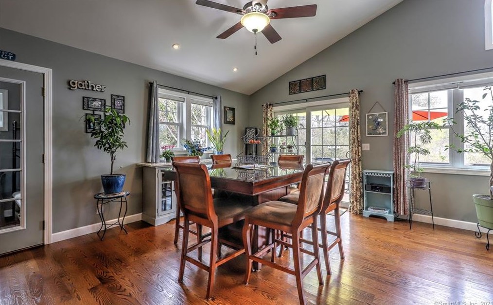 25 Eastern Pkwy, Milford, CT 06460