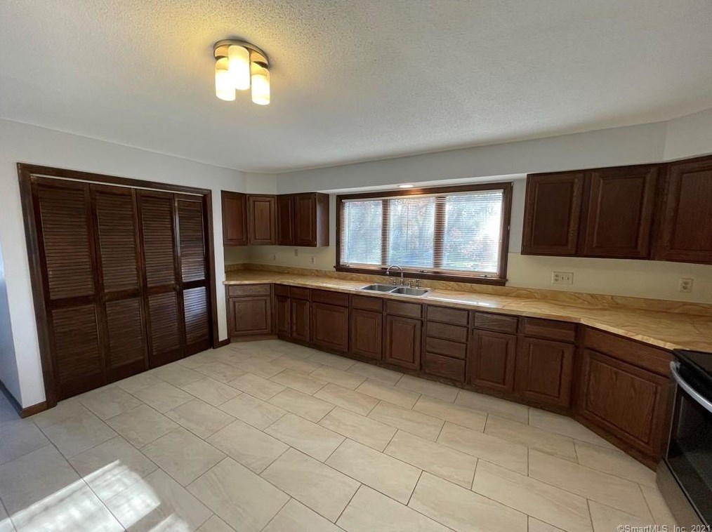 65 Carroll St, New Britain, CT 06053