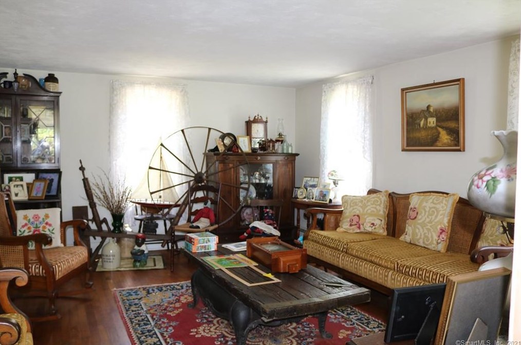 22 Gifford Ln, Bozrah, CT 06334