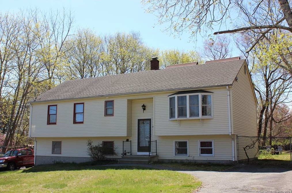 46 Kenyon Rd, Waterford, CT 06385