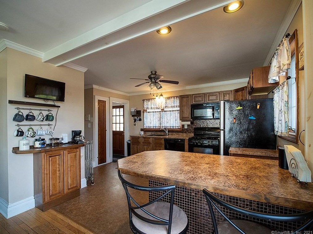 39 Broadview Ter, Meriden, CT 06450-4342
