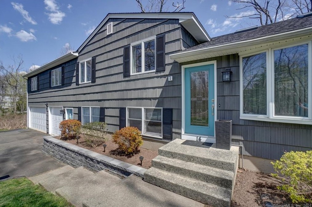14 Brook Ln, North Branford, CT 06471
