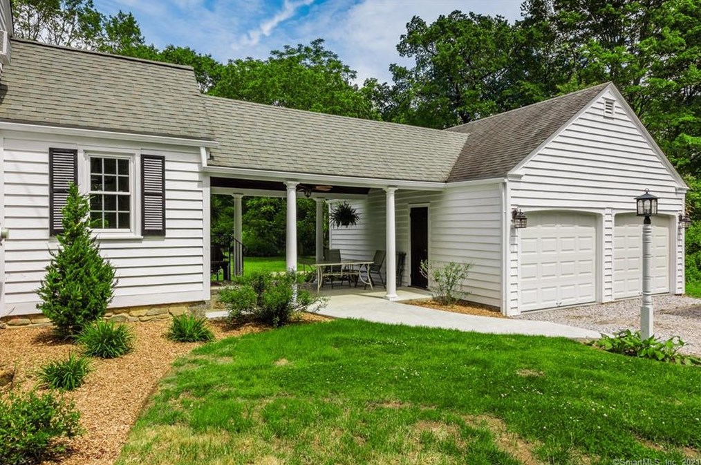 79 Westbrook Rd, Deep River, CT 06417