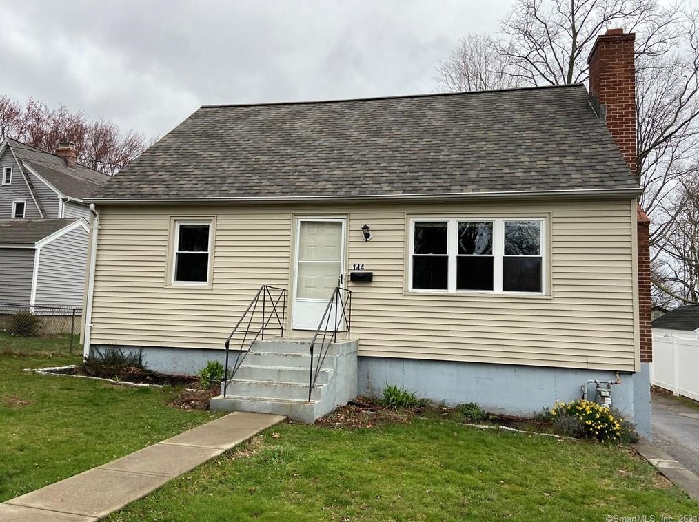 144 Black Rock Ave, Fairfield CT  06824-4664 exterior