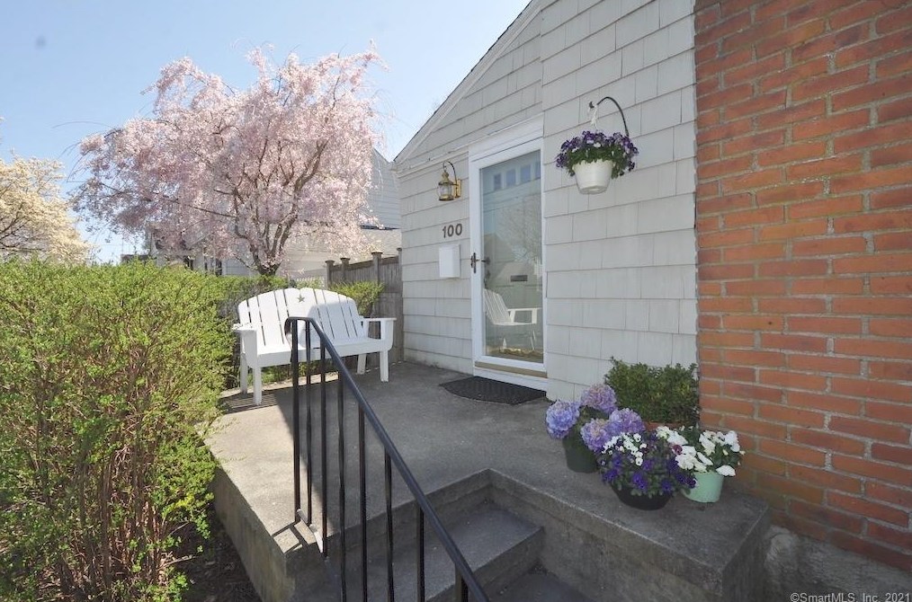 100 Catherine St, Fairfield, CT 06824