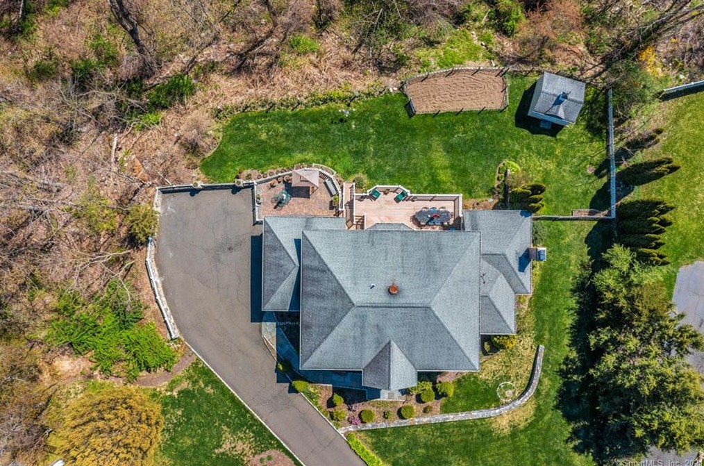 32 Whipporwill Dr, Huntington, CT 06484
