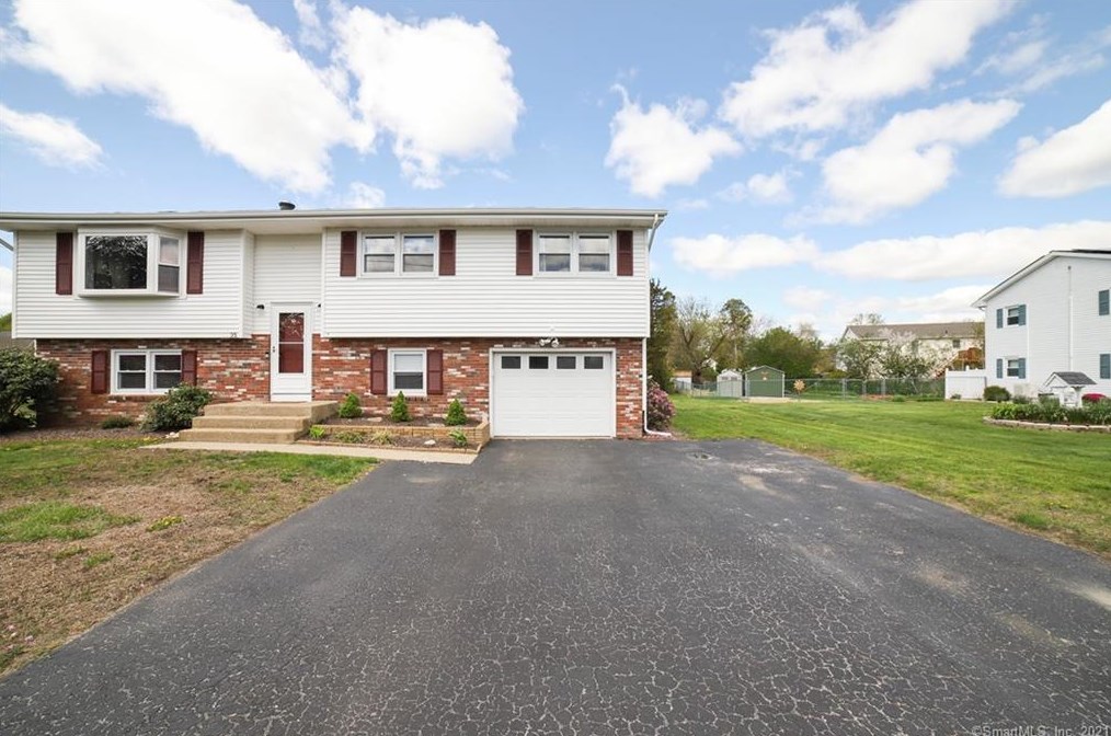 35 Meadow Dr, Waterford, CT 06385