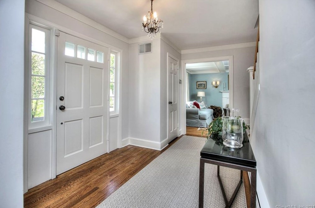 6 Harding Ln, Westport, CT 06880-5105