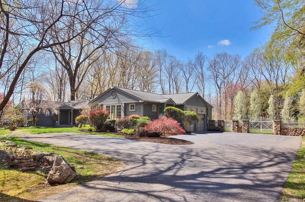 20 Grays Farm Rd, Weston, CT 06883-3003