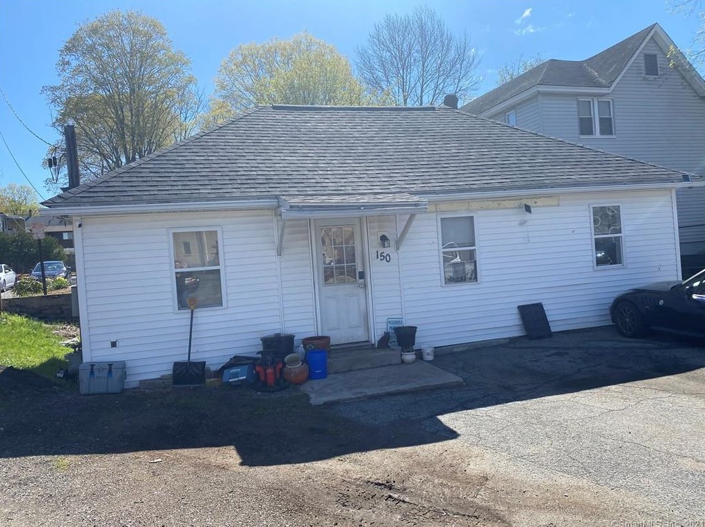 146 School St, Killingly, CT 06239
