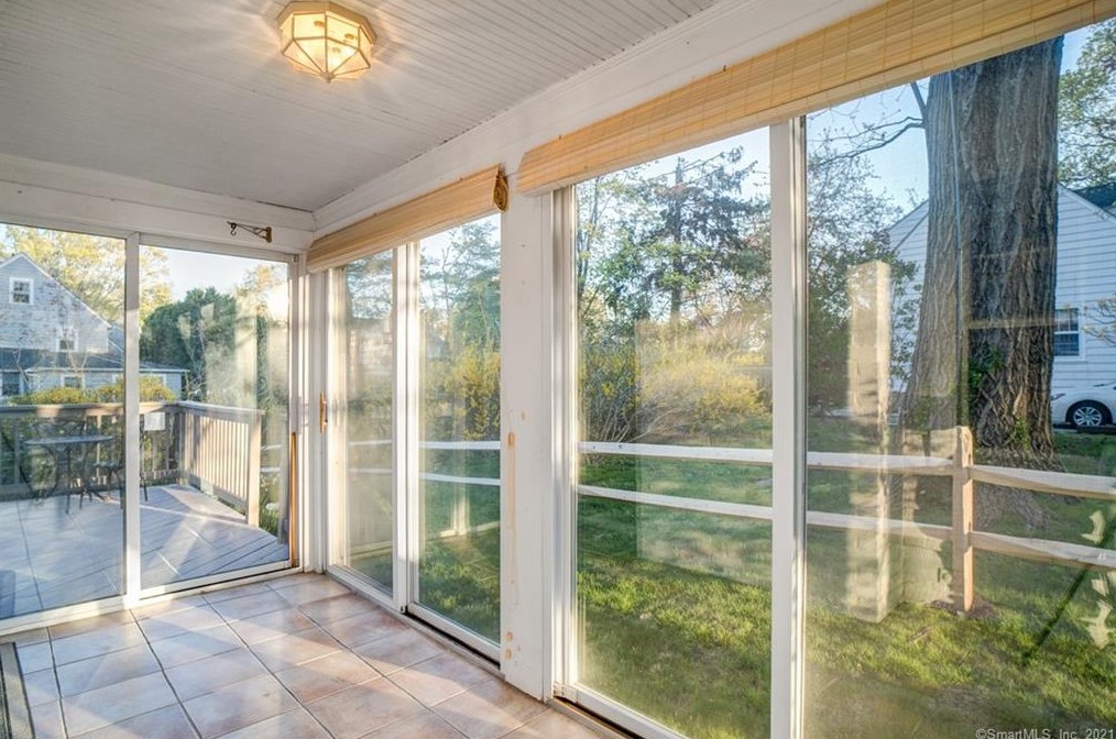 15 Rockland Rd, Fairfield CT  06825-1608 exterior