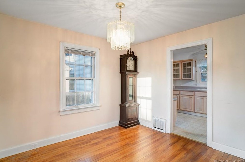 15 Rockland Rd, Fairfield CT  06825-1608 exterior