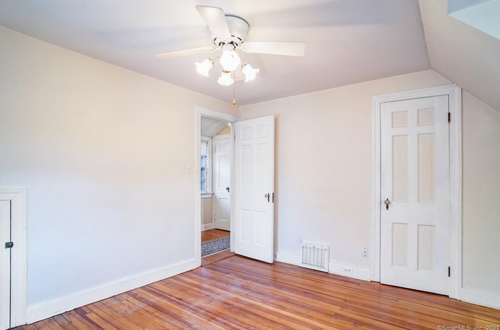 15 Rockland Rd, Fairfield CT  06825-1608 exterior