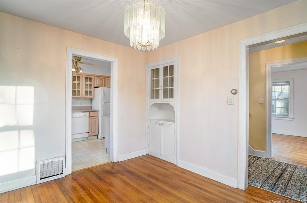 15 Rockland Rd, Fairfield CT  06825-1608 exterior