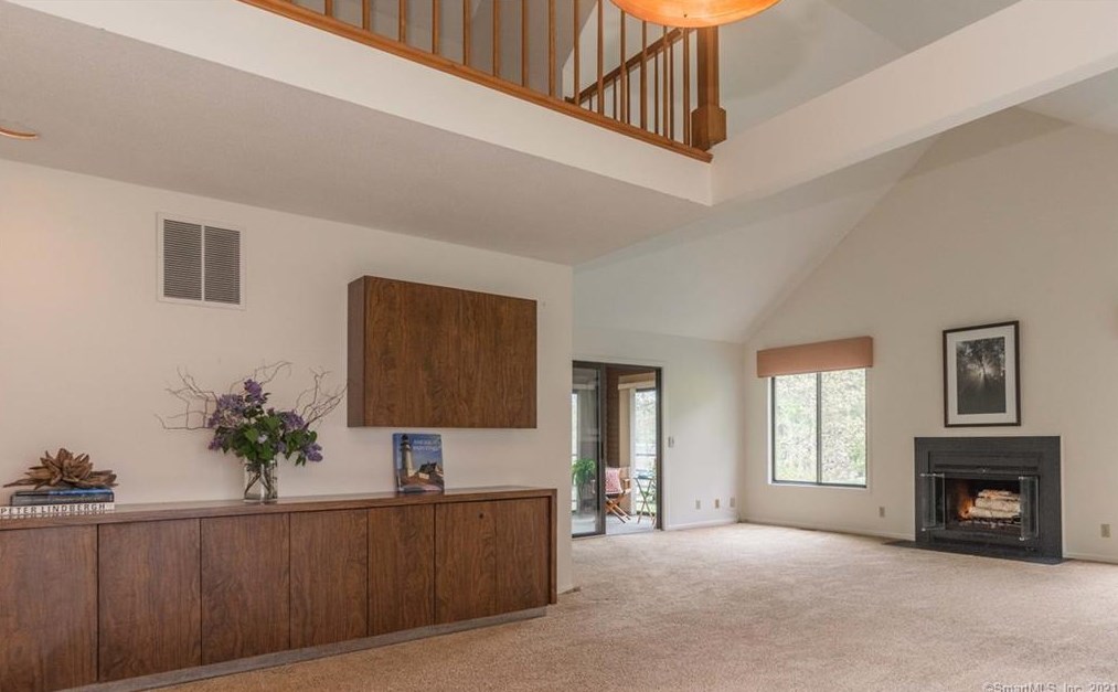 8 Sweetbriar Ln #8, Avon, CT 06001