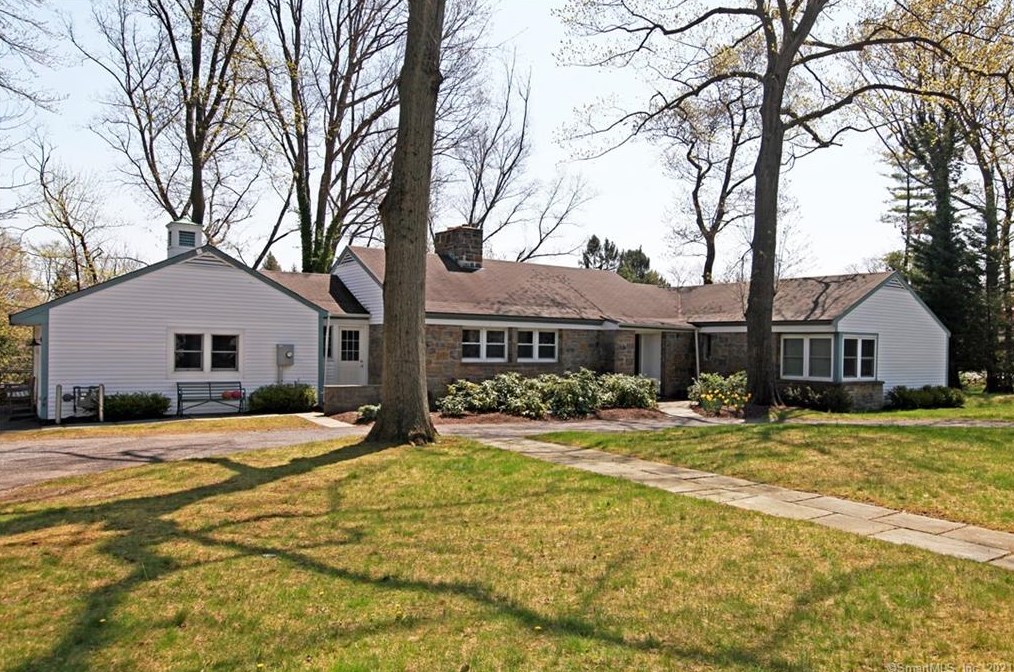 90 Oneida Dr, Greenwich, CT 06830
