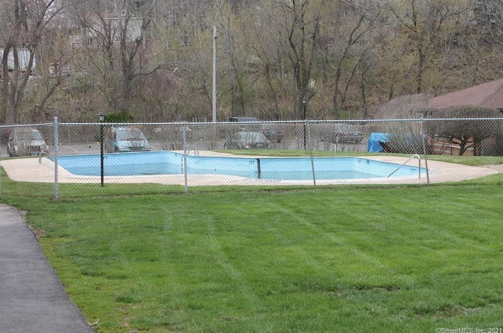 581 Crown St, Meriden CT  06450-6428 exterior