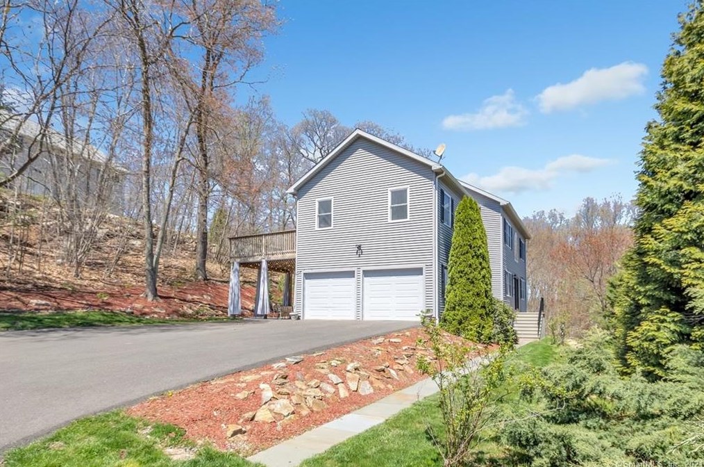 58 Basking Brook Ln, Huntington, CT 06484
