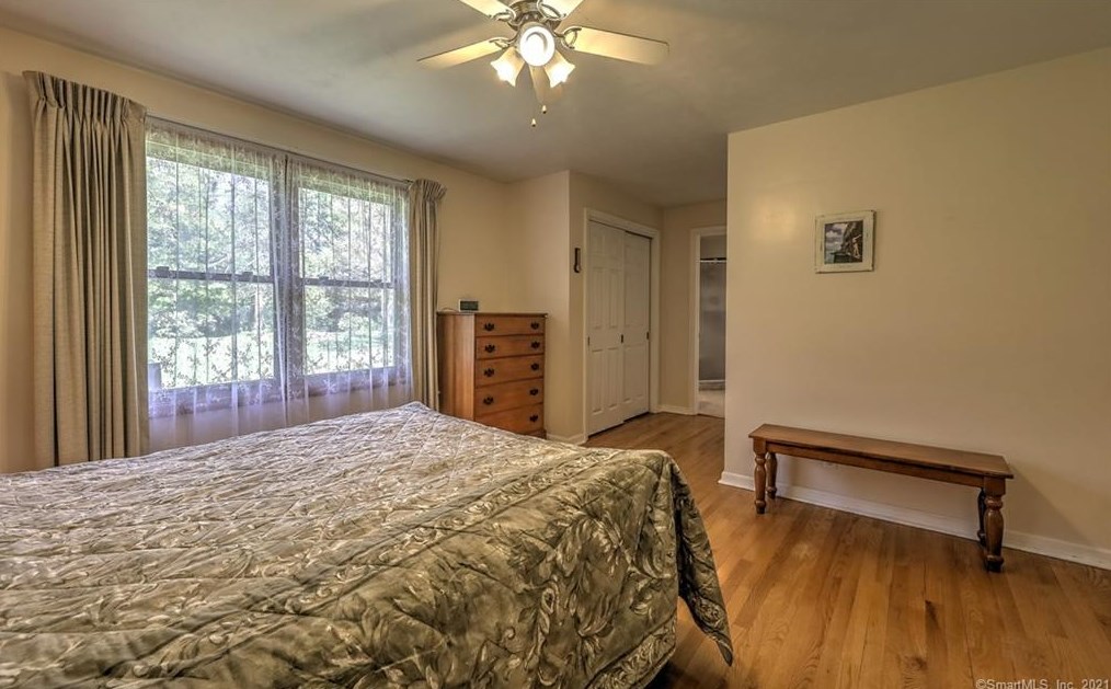 454 Ridge Rd, Orange CT  06477-2828 exterior