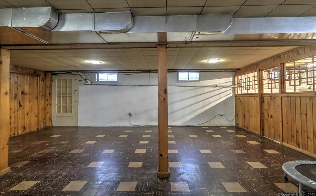 454 Ridge Rd, Orange CT  06477-2828 exterior