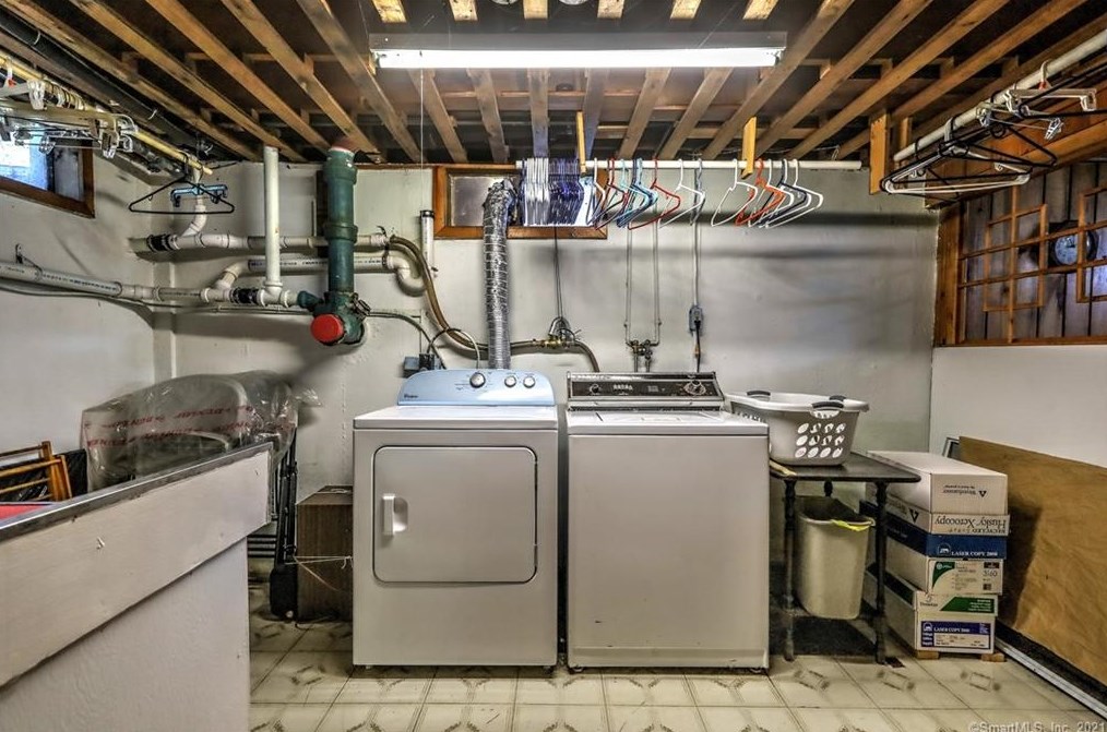 454 Ridge Rd, Orange CT  06477-2828 exterior