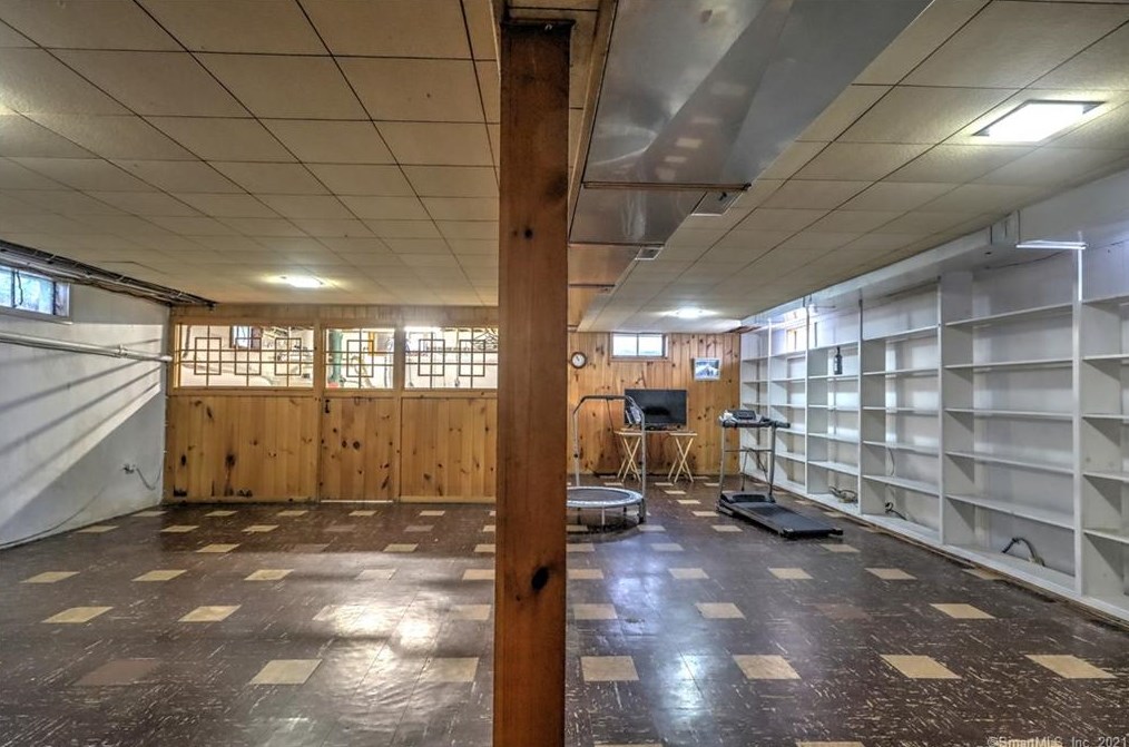 454 Ridge Rd, Orange CT  06477-2828 exterior