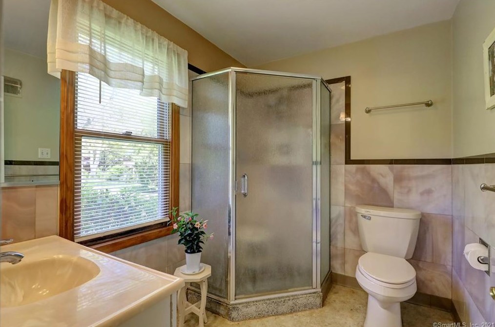 454 Ridge Rd, Orange CT  06477-2828 exterior