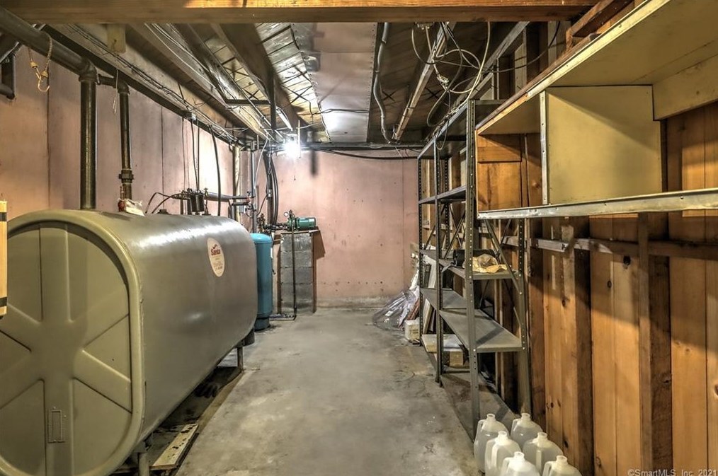 454 Ridge Rd, Orange CT  06477-2828 exterior