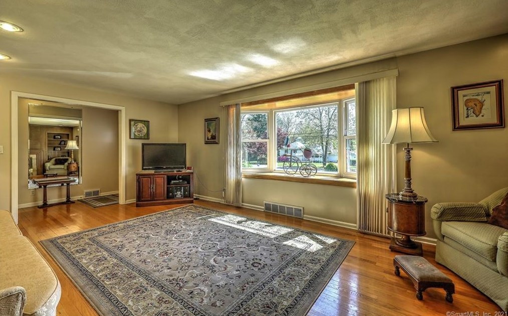 454 Ridge Rd, Orange CT  06477-2828 exterior