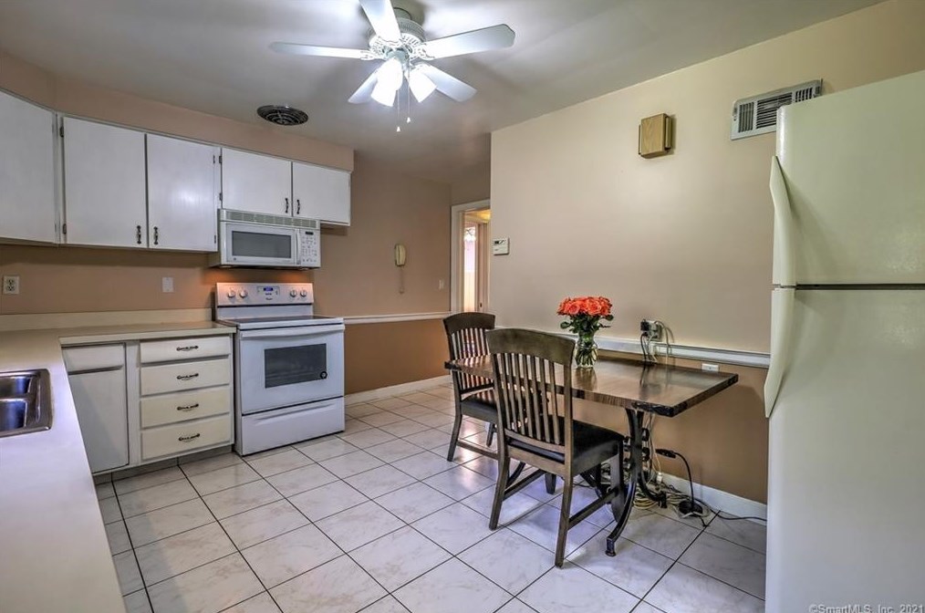 454 Ridge Rd, Orange CT  06477-2828 exterior