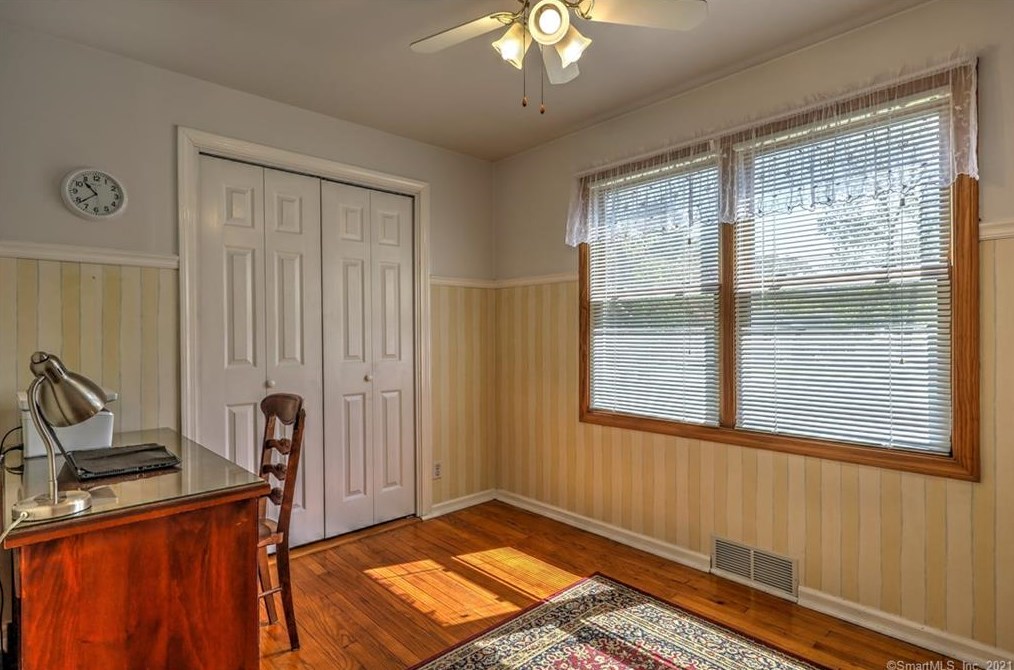 454 Ridge Rd, Orange CT  06477-2828 exterior