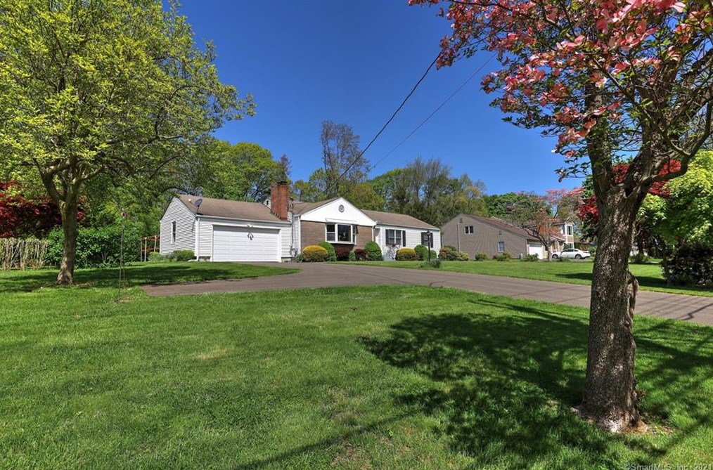 454 Ridge Rd, Orange CT  06477-2828 exterior