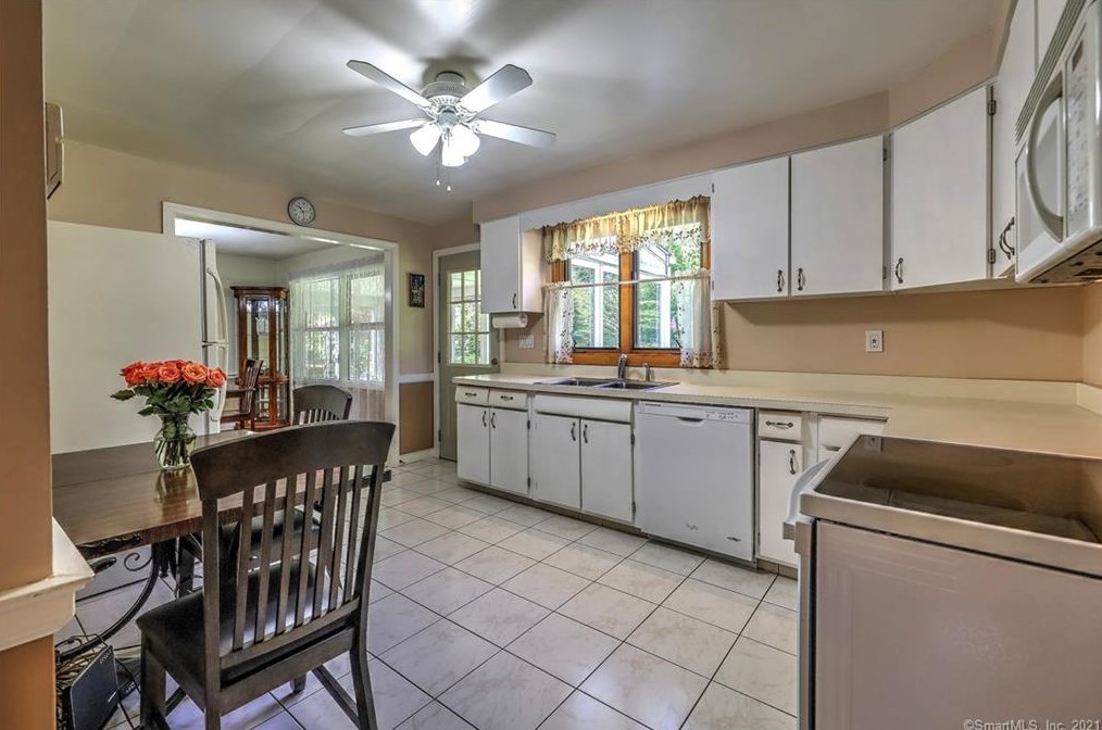 454 Ridge Rd, Orange CT  06477-2828 exterior