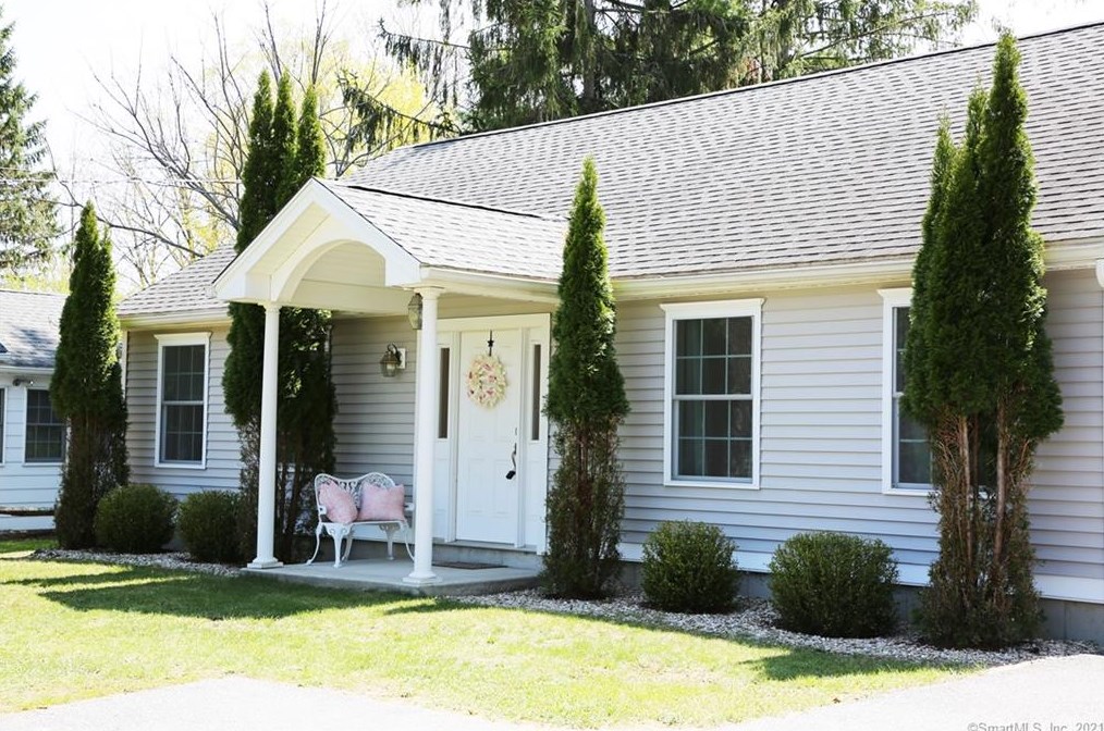 53 Pease St, Canaan, CT 06018
