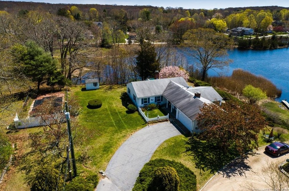 14 Riverhead Ln, East Lyme, CT 06333
