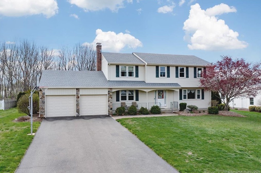 182 Debbie Dr, Wapping, CT 06074