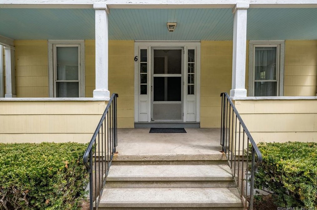 6 Pleasant St, Chester, CT 06412