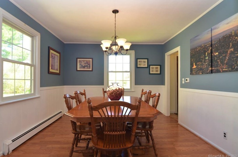 6 Taunton Lake Rd, Newtown, CT 06470-1414