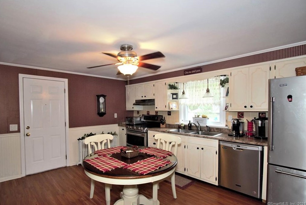 207 Smith St, Derby, CT 06418