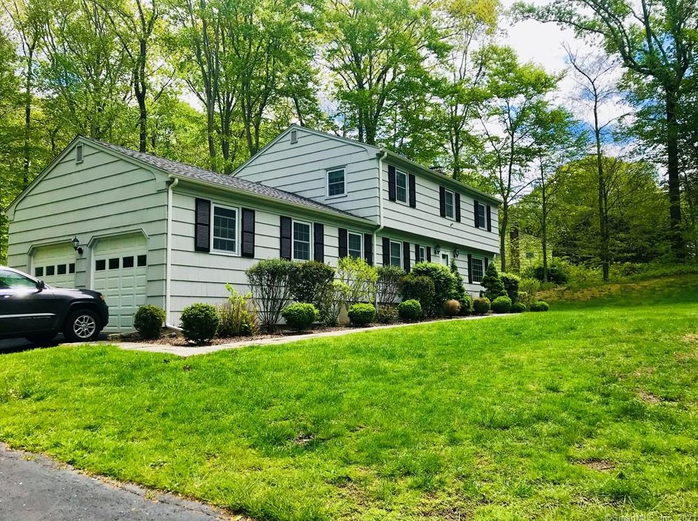 120 Surrey Ln, Fairfield, CT 06824 exterior