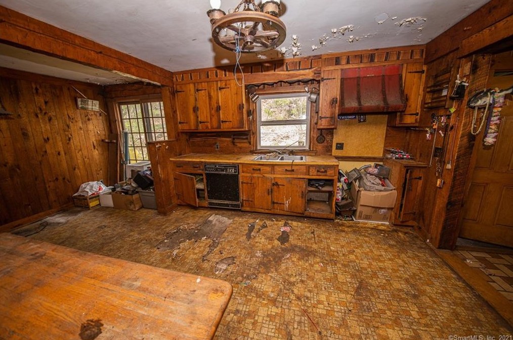 2152 Norfolk Rd, Torrington, CT 06790