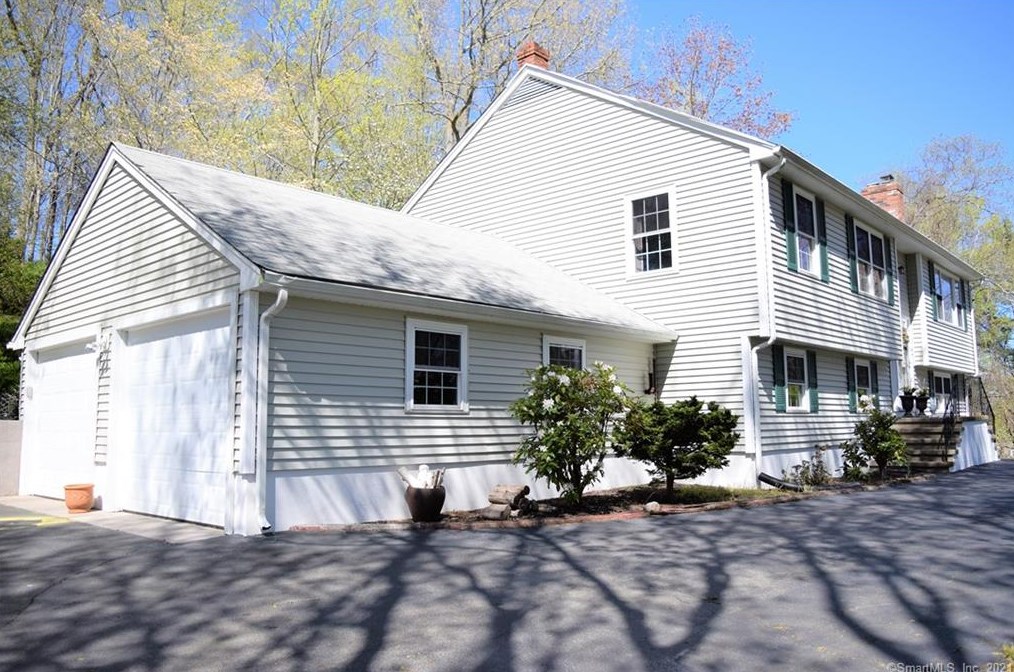 28 Yankee Peddler Path, Madison, CT 06443-2614