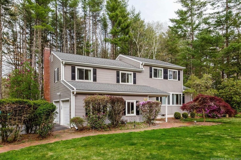 12 Trainor Dr, Simsbury, CT 06089-9613