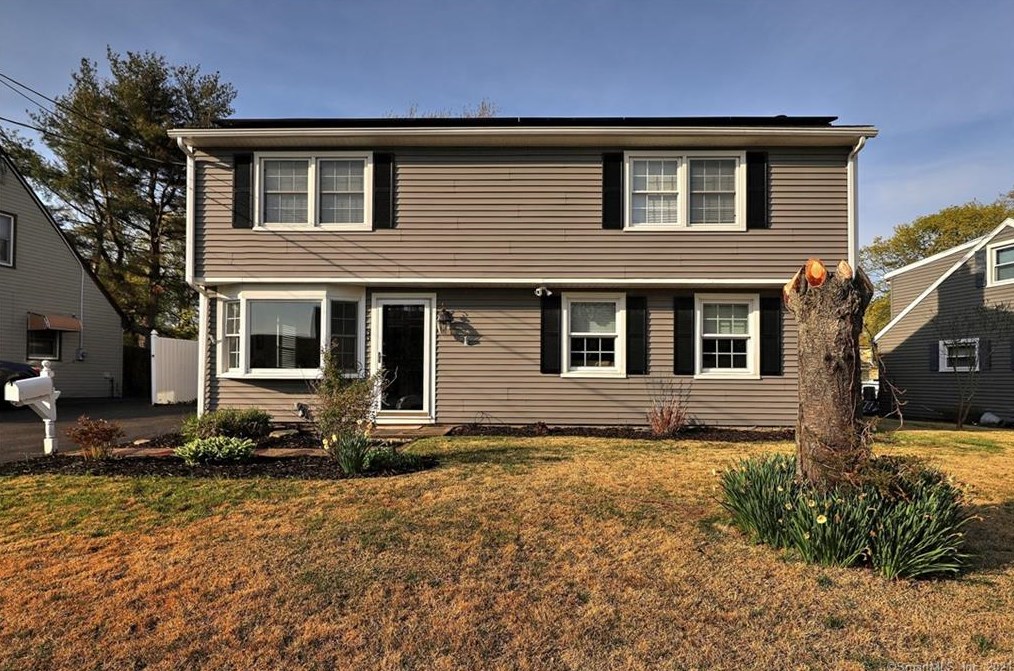 33 Meetinghouse Ln, Milford, CT 06460