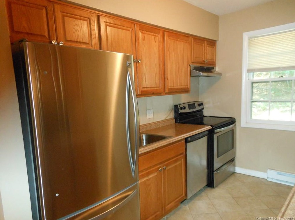646 Howe Ave #3, Huntington, CT 06484