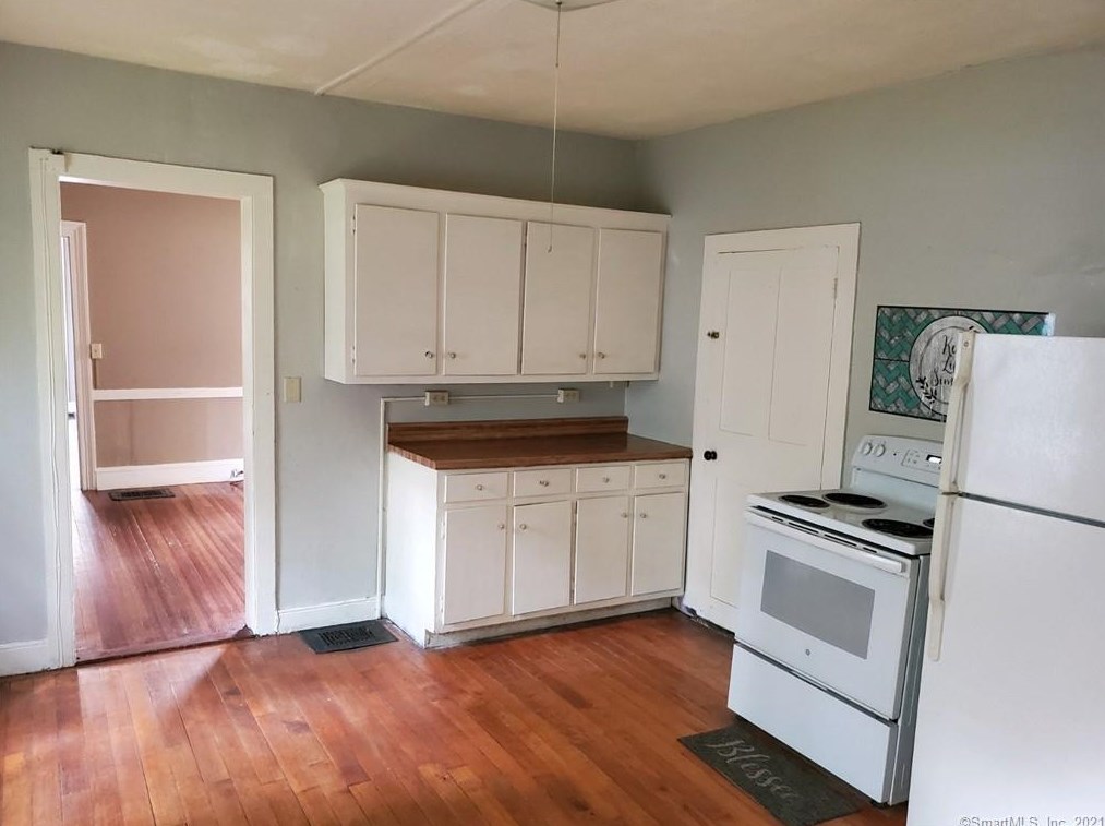 48 Otis St, Norwich, CT 06360