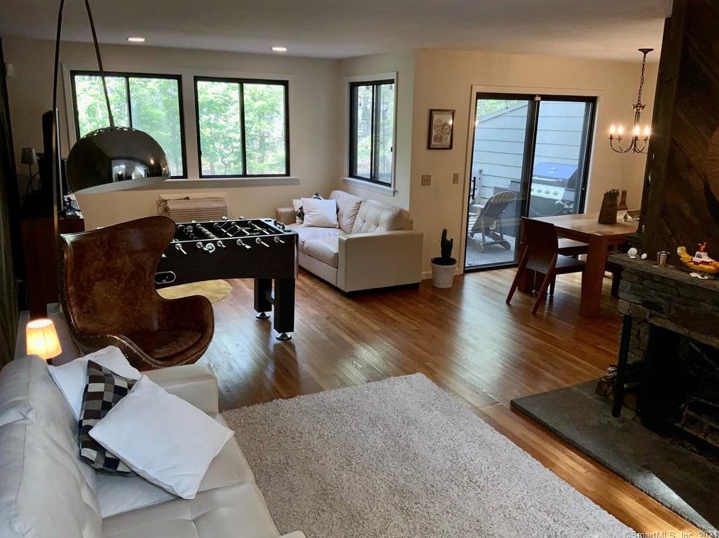 106 Woodside Cir Unit 106, Torrington, CT