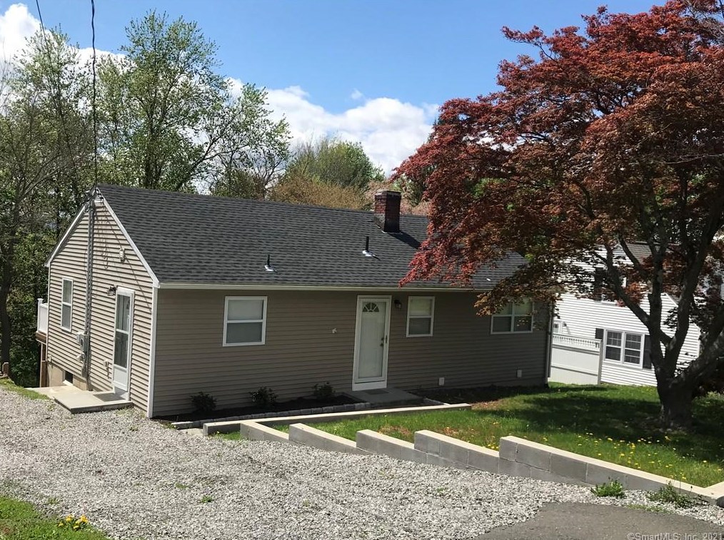 29 Topstone Dr, Danbury, CT 06810 exterior